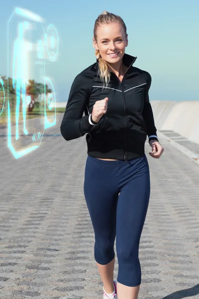 Fitte Blondine joggt auf dem Pier — Stockfoto