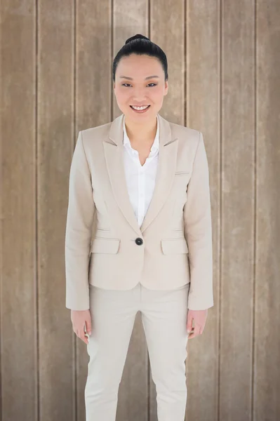 Lächelnde asiatische Geschäftsfrau — Stockfoto