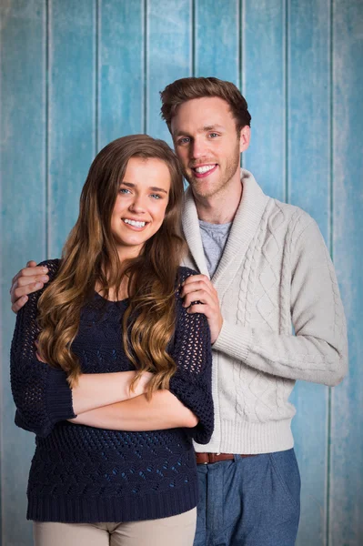 Sorrindo jovem casal — Fotografia de Stock