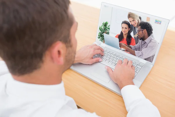 Tres diseñadores trabajando juntos —  Fotos de Stock