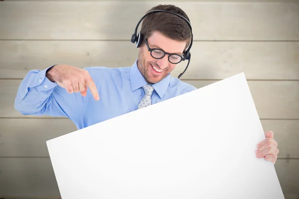 Üzletember találat kártya fejhallgatós mikrofont viselő — Stock Fotó