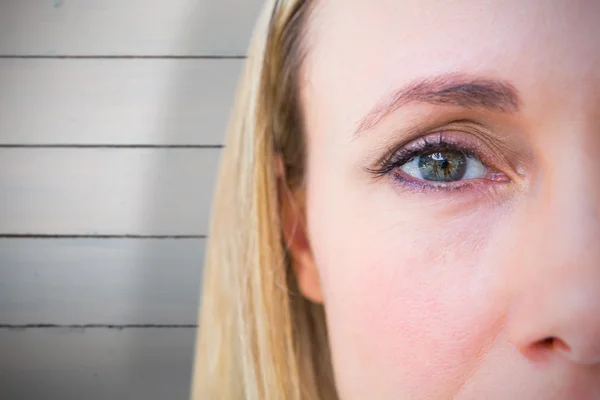 Focused blonde looking at camera — Stock Photo, Image