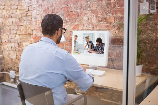 Casual business people around conference — Stock Photo, Image