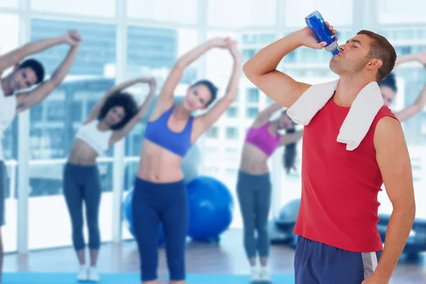 Fit man drinking water from bottle — Stock Photo, Image