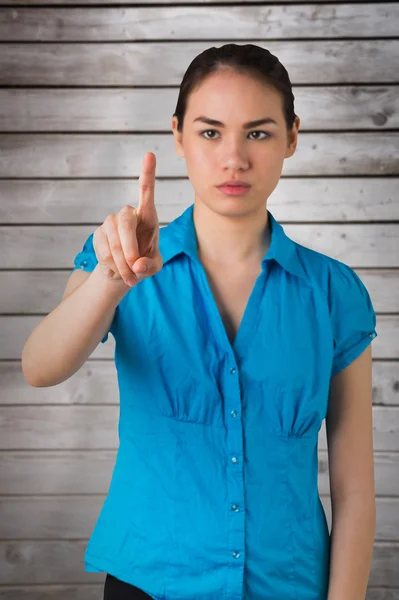 Mujer de negocios seria señalando — Foto de Stock