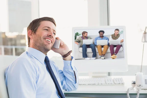 Diseñadores masculinos trabajando juntos — Foto de Stock