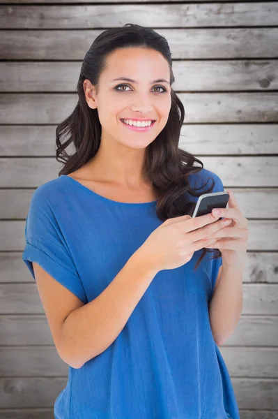 Pretty brunette sending a text — Stock Photo, Image