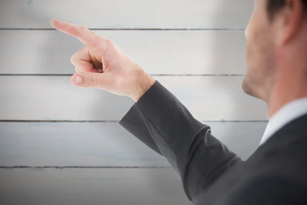 Hombre de negocios guapo apuntando a algo — Foto de Stock