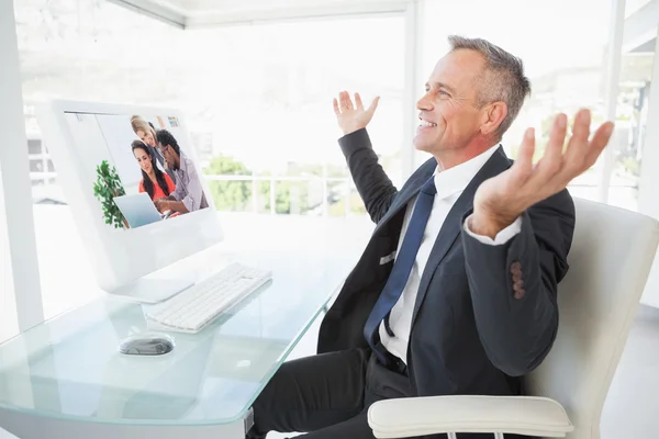 Tres diseñadores trabajando juntos — Foto de Stock