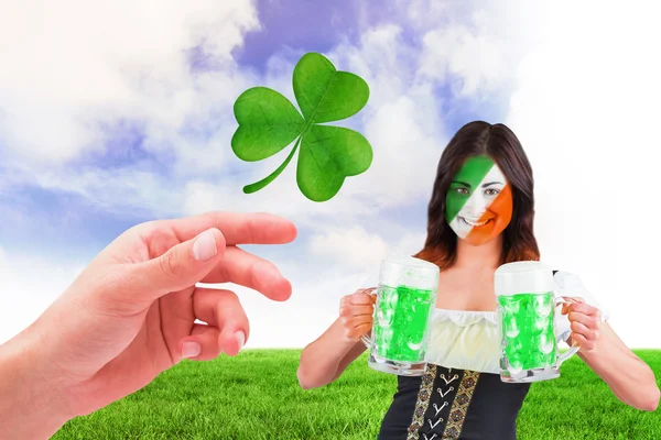 Imagen compuesta de chica irlandesa con cerveza —  Fotos de Stock