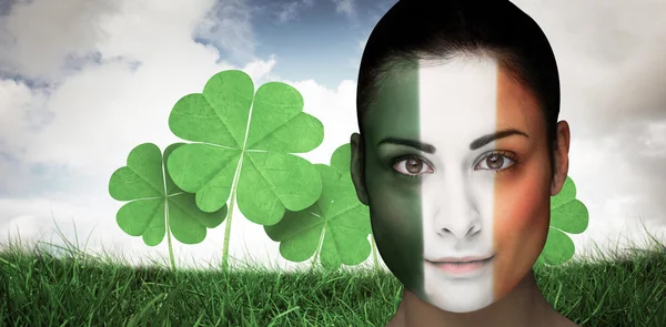 Brunette in irish face paint — Stock Photo, Image