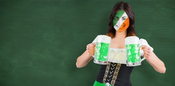 Imagem composta de menina irlandesa com cerveja — Fotografia de Stock