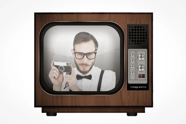 Geeky Hipster mit Retro-Kamera — Stockfoto