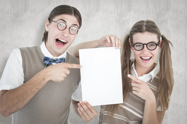 Zusammengesetztes Bild von abgedrehten Hipstern, die auf Poster zeigen — Stockfoto