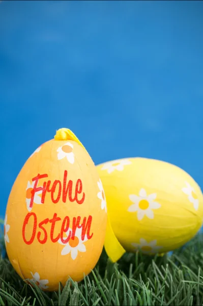 Frohe ostern against easter eggs — Stock Photo, Image