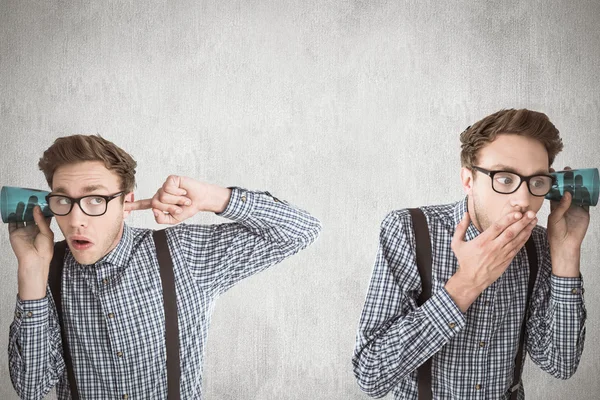 Samengestelde afbeelding van nerd afluisteren — Stockfoto