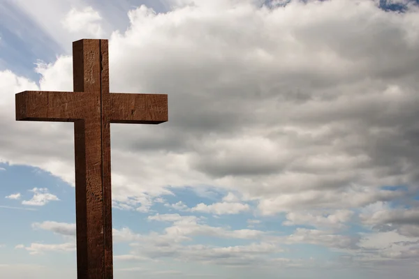 Kreuz gegen Himmel — Stockfoto