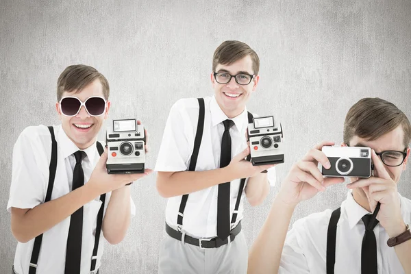 Samengestelde afbeelding van geek met camera — Stockfoto