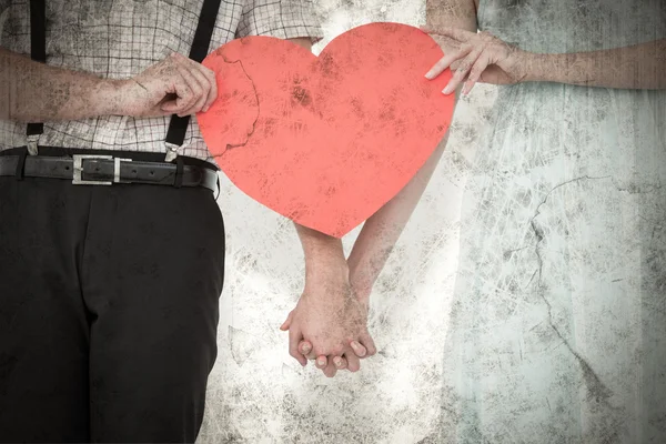 Couple hipster tenant une carte cardiaque — Photo