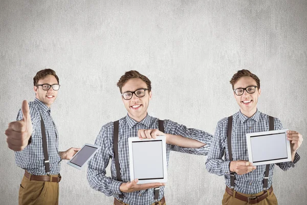 Verbundbild von Nerd mit Tablet-PC — Stockfoto