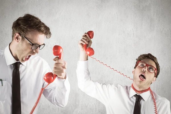 Nerdy affärsman med telefonen — Stockfoto