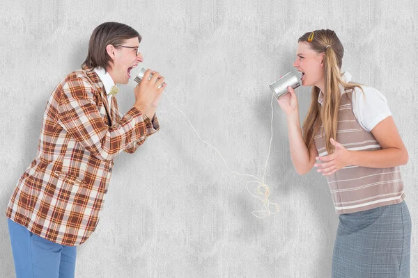 Zusammengesetzte Bild von geeky Hipster mit Saitentelefon — Stockfoto