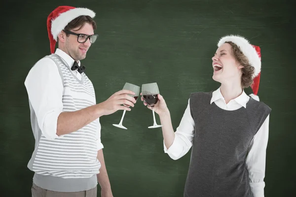 Imagen compuesta de feliz pareja hipster geek beber vino tinto —  Fotos de Stock