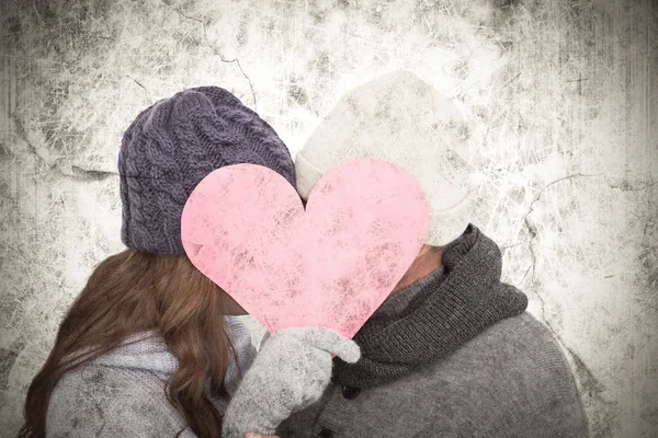 Paar posiert in Wintermode — Stockfoto