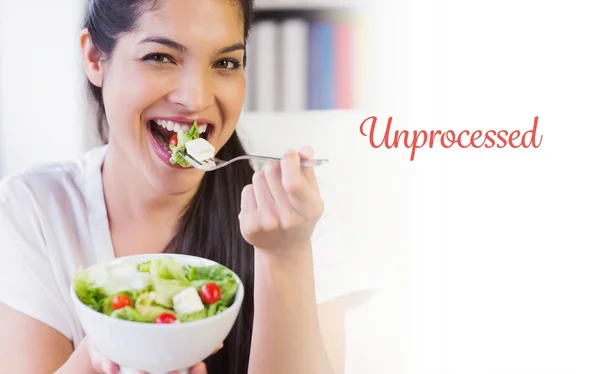 健康的なサラダを食べて実業家 — ストック写真