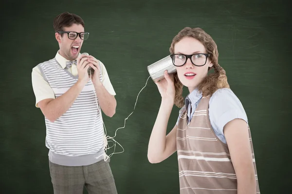 Geeky hipster casal falando — Fotografia de Stock
