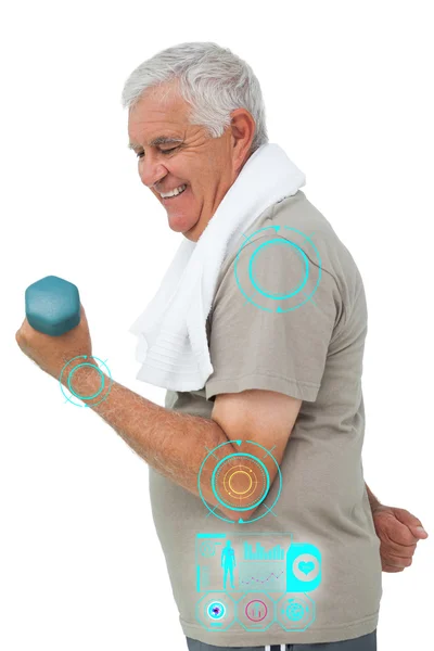 Старший мужчина упражняется с гантелями — стоковое фото