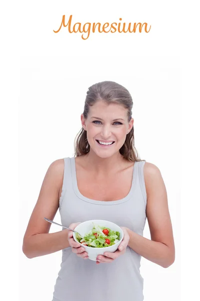 Woman showing a salad — Stock Photo, Image