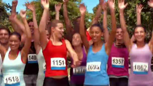 Ajuste pessoas na corrida no parque — Vídeo de Stock