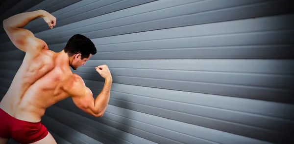 魅力的な強い筋肉ボディービルダー — ストック写真
