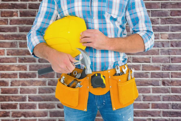 Trabajador manual que usa cinturón de herramientas —  Fotos de Stock