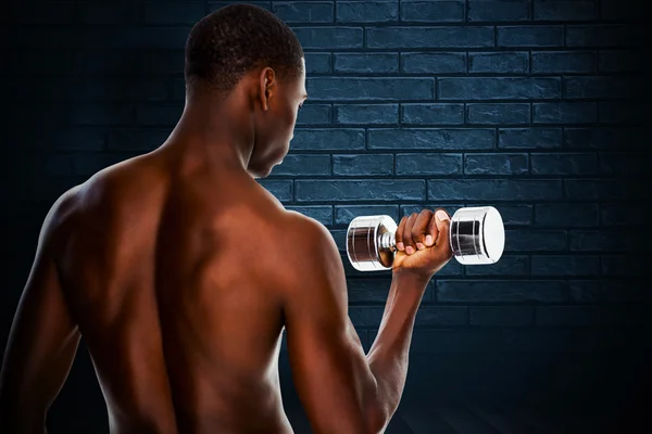 Immagine composita di vista posteriore di un giovane uomo senza maglietta in forma liftin — Foto Stock
