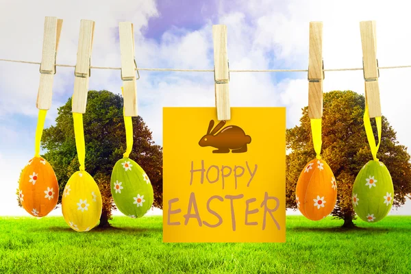 Happy Easter groet tegen bomen in veld — Stockfoto