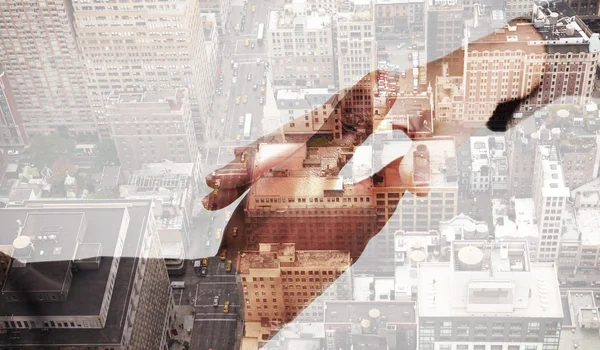 Бизнесмены собираются пожать руку Нью-Йорку — стоковое фото