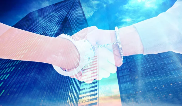 Handcuffed business people shaking hands — Stock Photo, Image