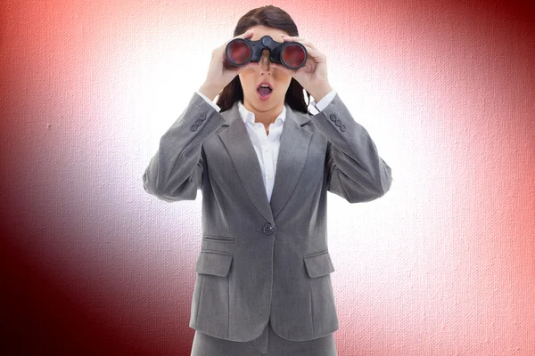 Businesswoman looking through binoculars — Stock Photo, Image