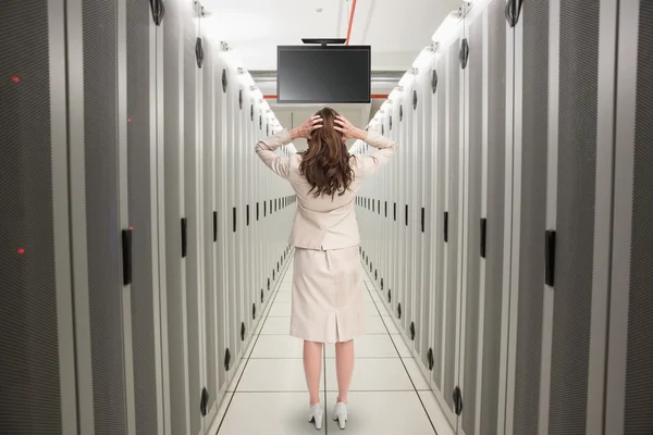 Zakenvrouw met handen op het hoofd — Stockfoto