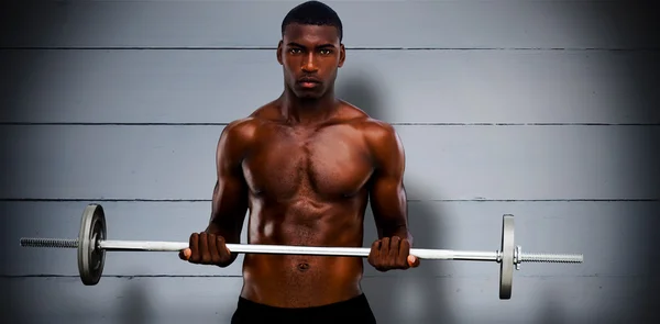 Homem apto levantando barbell — Fotografia de Stock