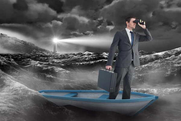 Uomo d'affari in barca con binocolo — Foto Stock