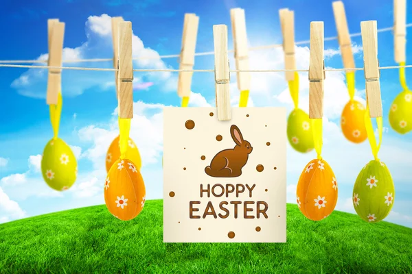 Happy easter afbeelding tegen groene heuvel — Stockfoto