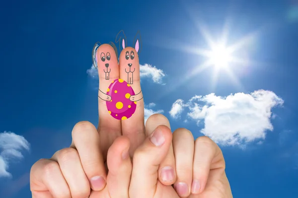 Δάκτυλα σαν λαγουδάκι του Πάσχα κατά ουρανό — Φωτογραφία Αρχείου