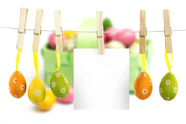 Závěsné barevné velikonoční vajíčka — Stock fotografie