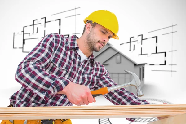 Imagen compuesta del manitas usando martillo sobre madera —  Fotos de Stock