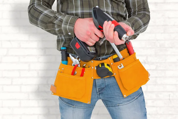 Handarbeiter mit Hammer und Bohrmaschine — Stockfoto