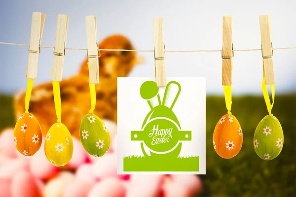 Feliz gráfico de Pascua contra los huevos de Pascua — Foto de Stock