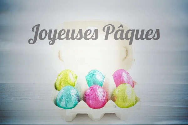 Joyeuses paques przeciwko pisanki — Zdjęcie stockowe